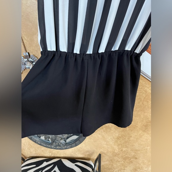 Forever 21 Black And White Stripe One-Piece Romper Size L - Picture 6 of 11